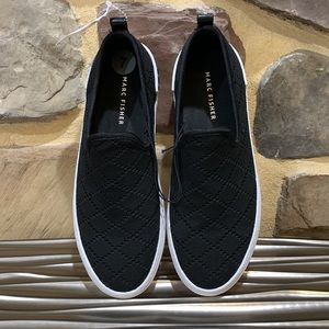 NEW MARC FISHER LOW-TOP CROSS-PATTERN SLIP ON SNEAKERS - SIZE 7